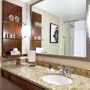 King Room Adapted Tub Mobility Hearing Accessible
